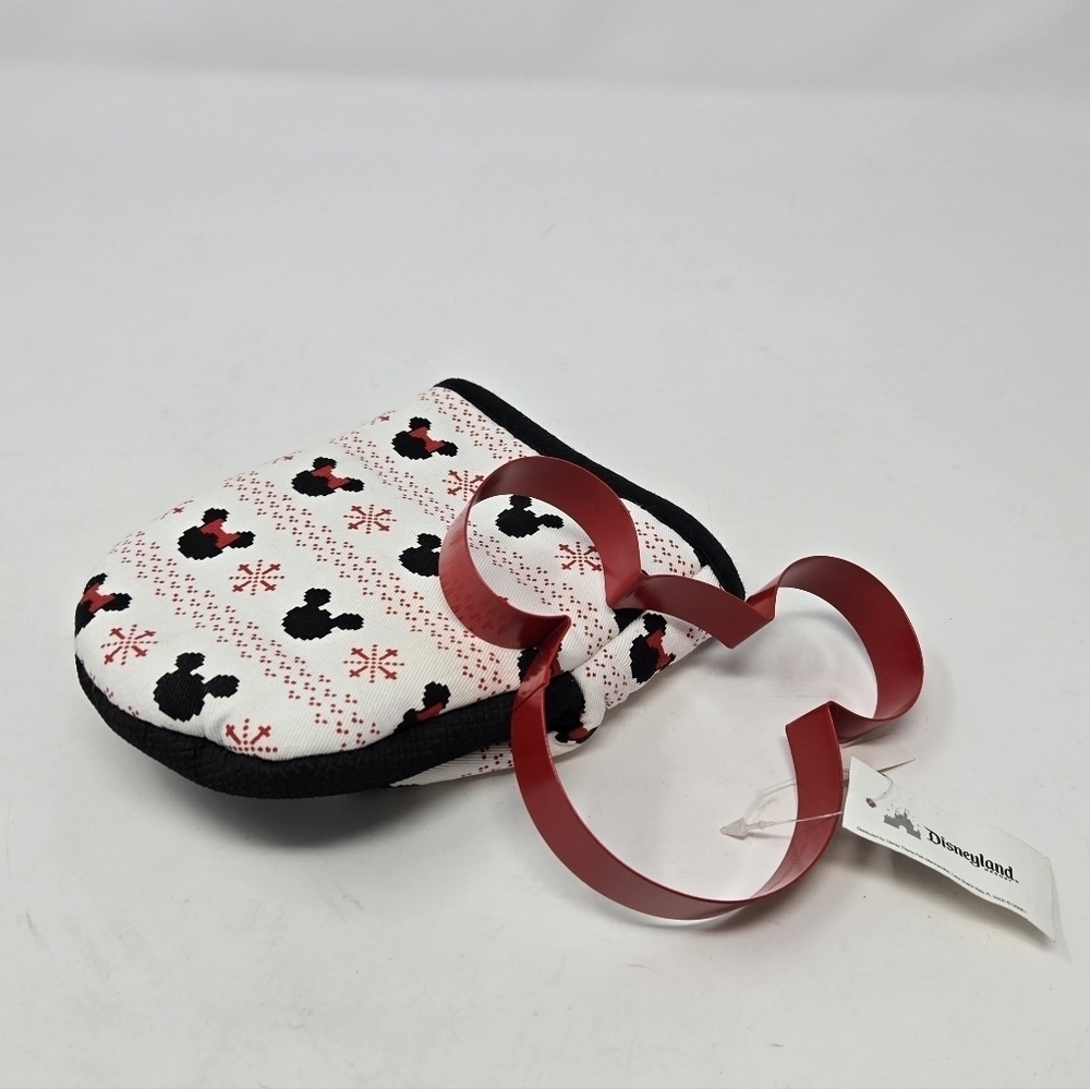 DISNEY PARKS KITCHEN BUNDLE LARGE MICKEY MOUSE COOKIE CUTTER SMALL OVEN MITT RED
